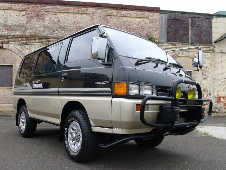 1989 Mitsubishi Delica Front